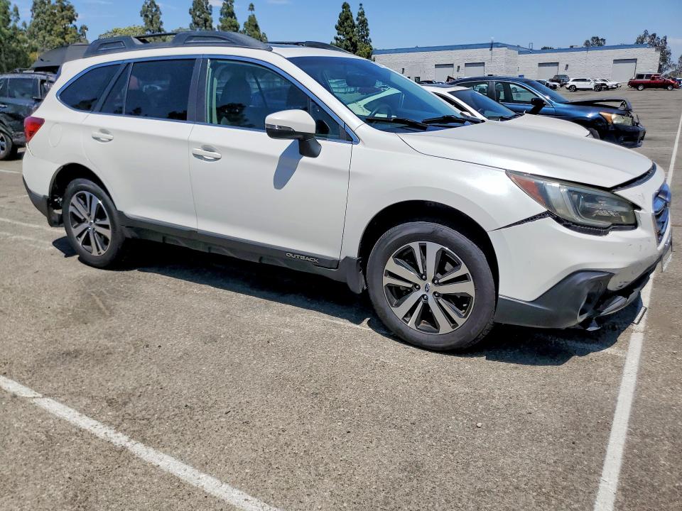 61737836 :رقم المزاد ، 4S4BSENC6J3264502 vin ، 2018 Subaru Outback مزاد بيع
