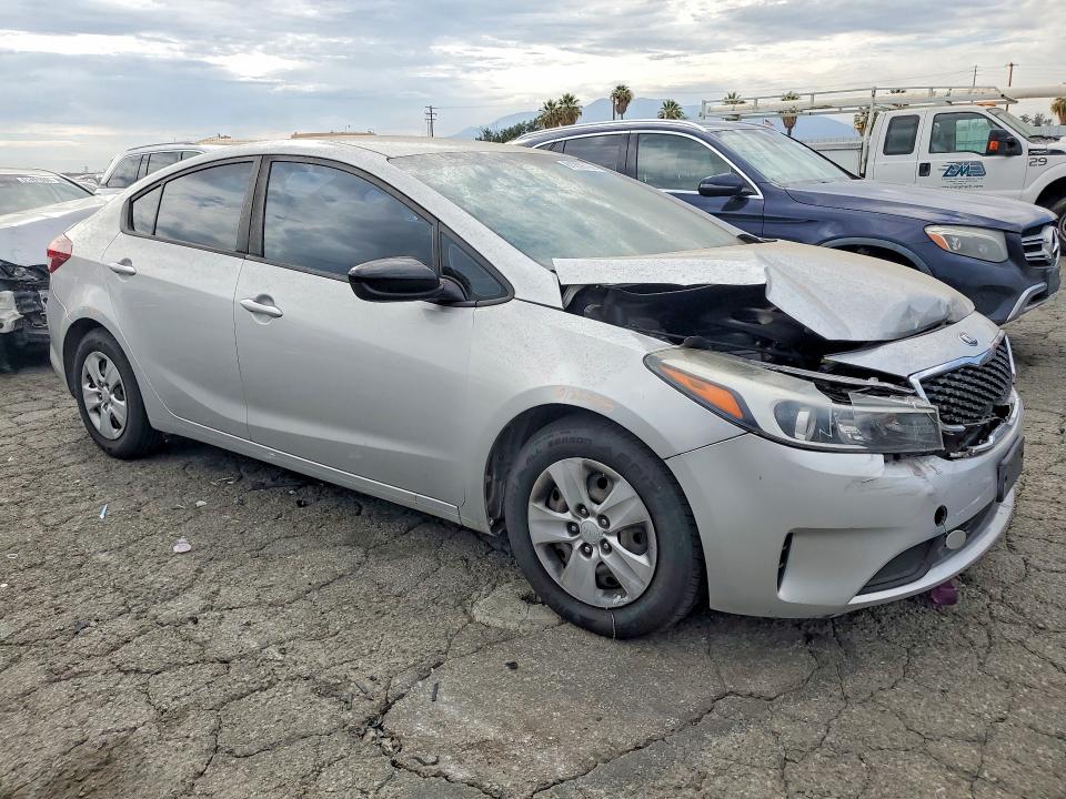 2017 Kia Forte მანქანა იყიდება აუქციონზე, vin: 3KPFL4A70HE098731, აუქციონის ნომერი: 61209796
