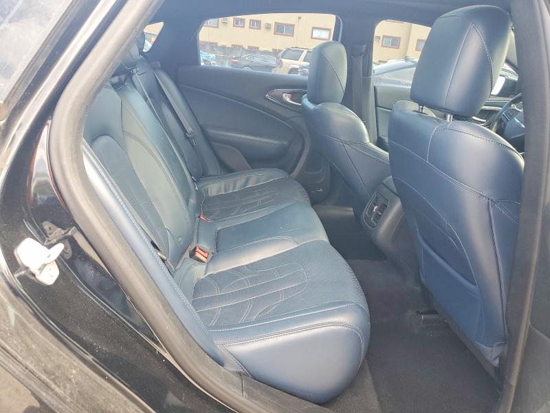 60999756 :رقم المزاد ، 1C3CCCBB5FN672611 vin ، 2015 Chrysler 200 مزاد بيع