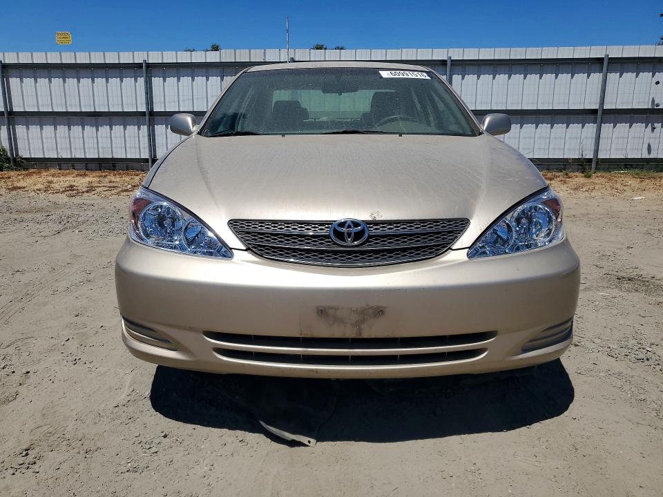 60991516 :رقم المزاد ، JTDBE32K520115786 vin ، 2002 Toyota Camry مزاد بيع