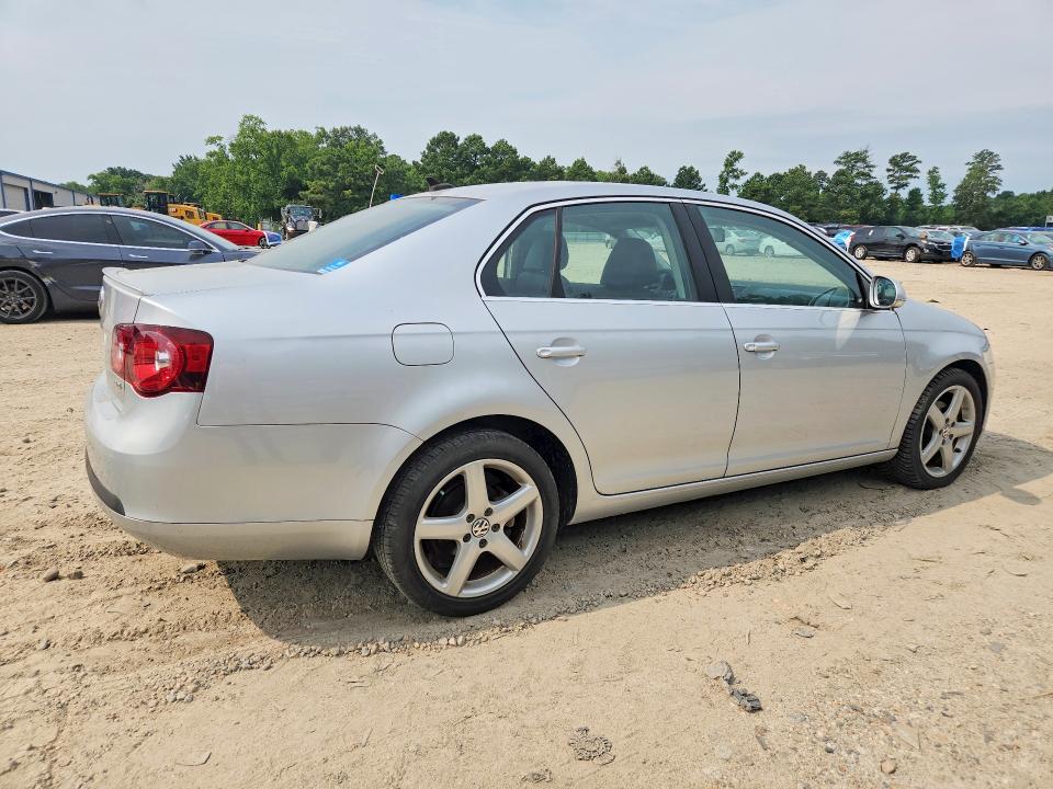 2010 Volkswagen Jetta მანქანა იყიდება აუქციონზე, vin: 3VWRL7AJ5AM043811, აუქციონის ნომერი: 62601356
