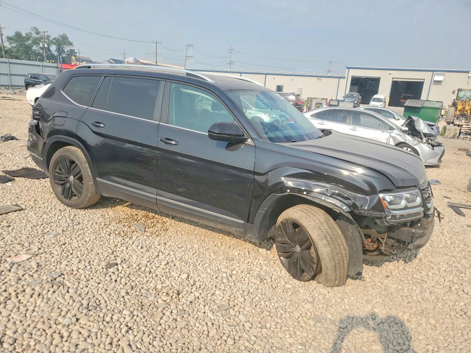 60808636 :رقم المزاد ، 1V2MR2CA6JC566783 vin ، 2018 Volkswagen Atlas مزاد بيع