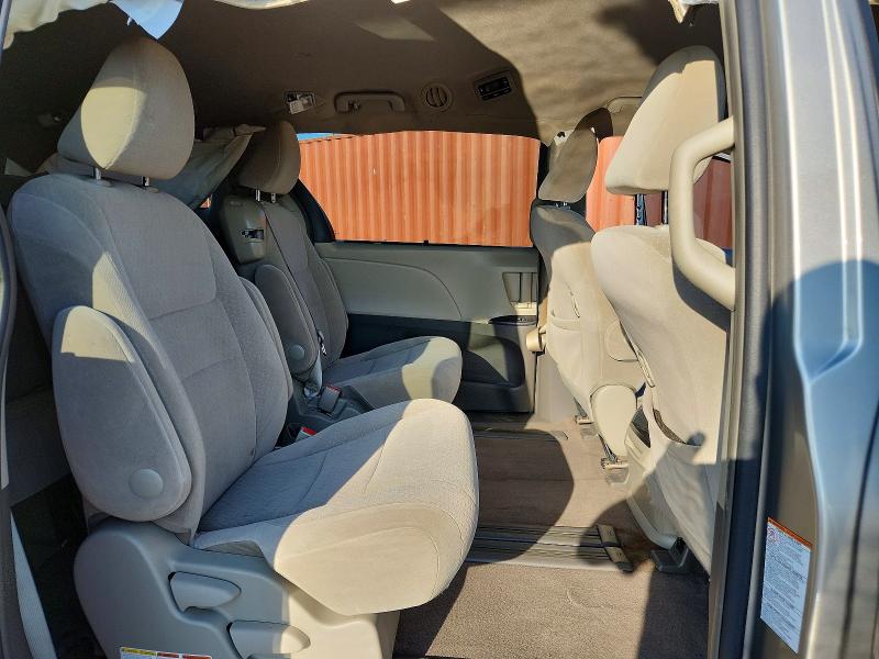 60046956 :رقم المزاد ، 5TDKK3DC4FS555788 vin ، 2015 Toyota Sienna مزاد بيع