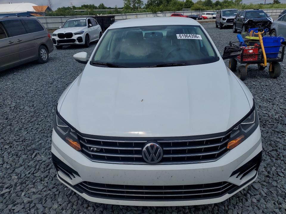 61964396 :رقم المزاد ، 1VWDT7A30HC044887 vin ، 2017 Volkswagen Passat مزاد بيع