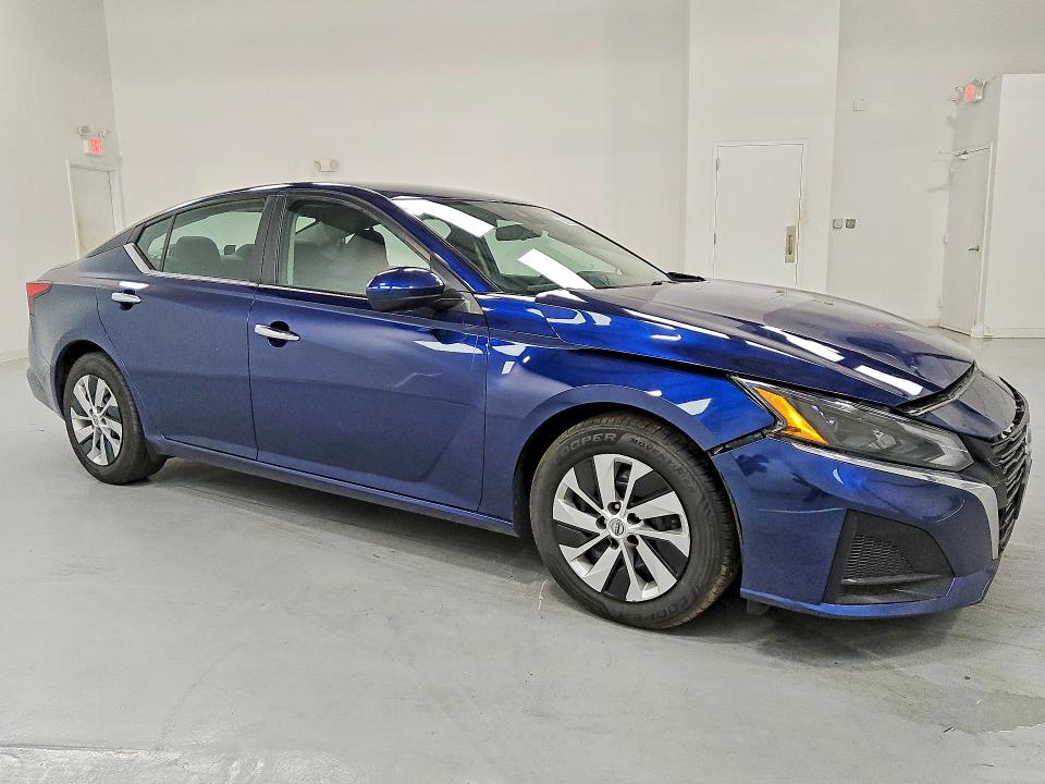 Продаж на аукціоні авто 2023 Nissan Altima, vin: 1N4BL4BV9PN398117, номер лоту: 61037426