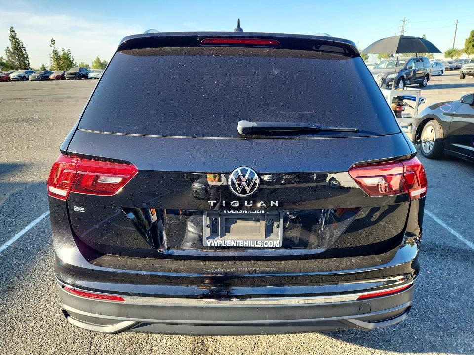 62505236 :رقم المزاد ، 3VV3B7AX9NM153154 vin ، 2022 Volkswagen Tiguan مزاد بيع
