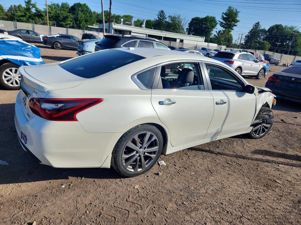 85792855 :رقم المزاد ، 1N4AL3APXJC142774 vin ، 2018 Nissan Altima مزاد بيع