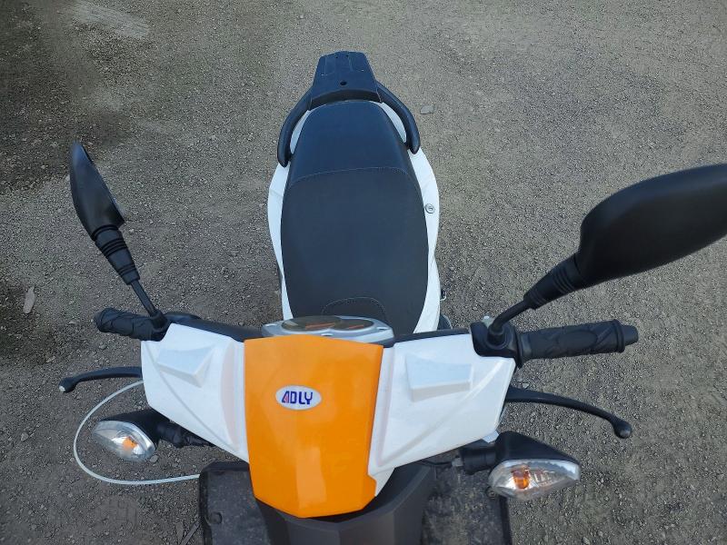 60627856 :رقم المزاد ، RFLDA0518NA004572 vin ، 2022 Cf Moto Scooter مزاد بيع