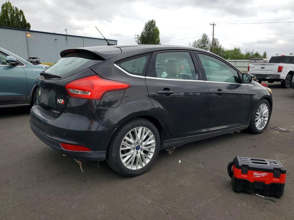 61446726 :رقم المزاد ، 1FADP3N22FL222111 vin ، 2015 Ford Focus مزاد بيع