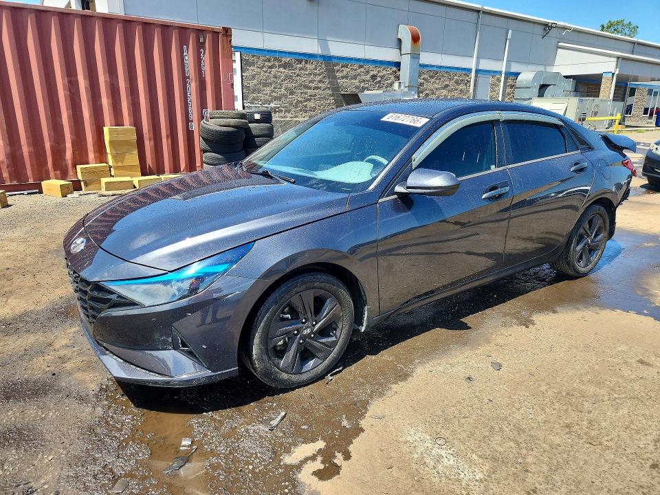 61672766 :رقم المزاد ، 5NPLM4AG9NH082390 vin ، 2022 Hyundai Elantra مزاد بيع