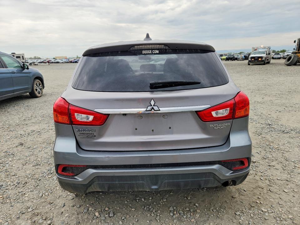62649136 :رقم المزاد ، JA4AP3AUXJU002006 vin ، 2018 Mitsubishi Outlander Sport مزاد بيع