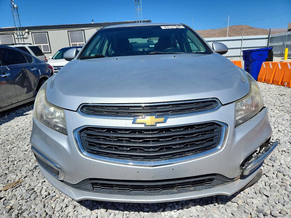 63137996 :رقم المزاد ، 1G1PE5SB0F7186319 vin ، 2015 Chevrolet Cruze مزاد بيع