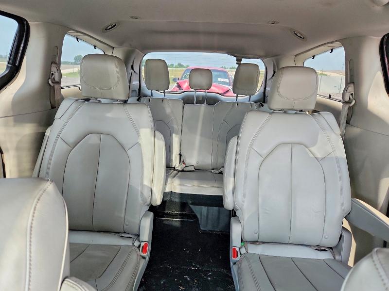 61198416 :رقم المزاد ، 2C4RC1BG6HR771840 vin ، 2017 Chrysler Pacifica مزاد بيع
