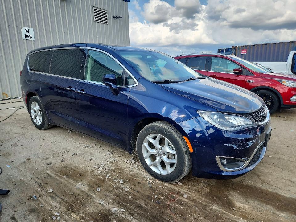 Продажа на аукционе авто 2018 Chrysler Pacifica, vin: 2C4RC1FG0JR113365, номер лота: 62108976