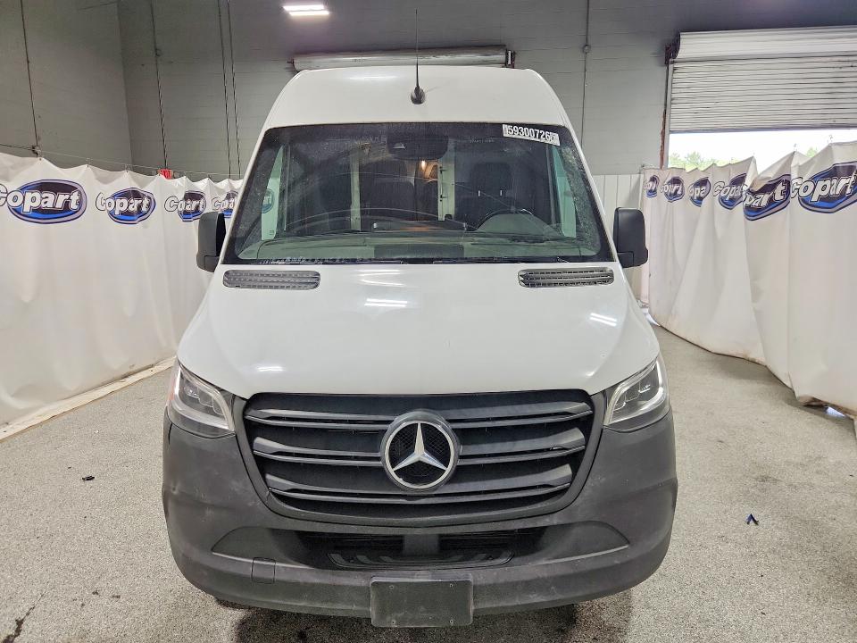 59300726 :رقم المزاد ، W1Y4DCHY1MT066848 vin ، 2021 Mercedes-benz Sprinter مزاد بيع