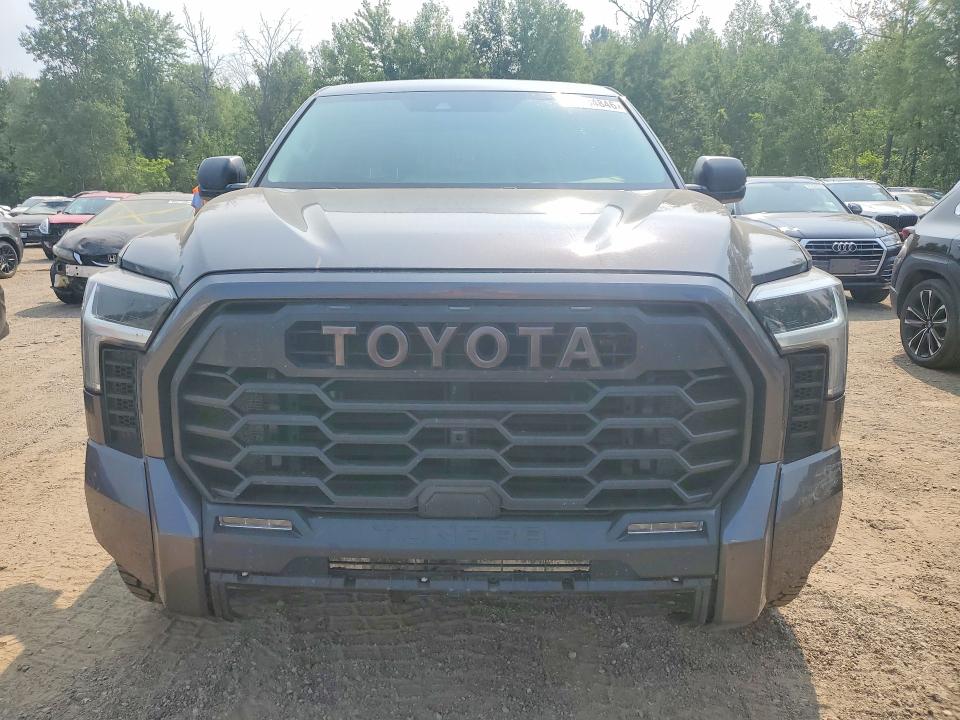 Продажа на аукционе авто 2022 Toyota Tundra, vin: 5TFLA5DB6NX018634, номер лота: 61134846
