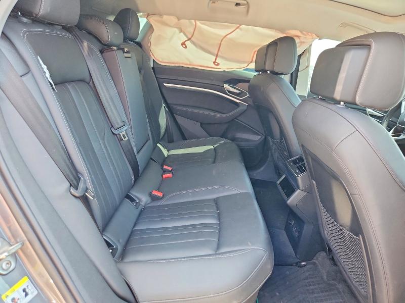 60221906 :رقم المزاد ، WA1AAAGE2MB006024 vin ، 2021 Audi E-tron مزاد بيع