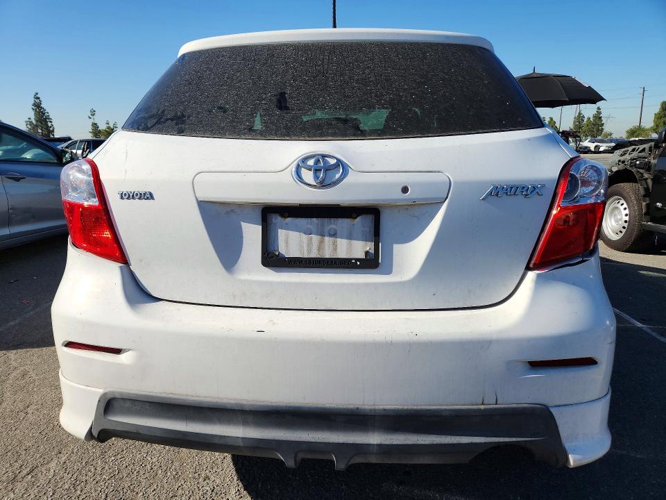60077306 :رقم المزاد ، 2T1KU4EE3AC371380 vin ، 2010 Toyota Matrix مزاد بيع