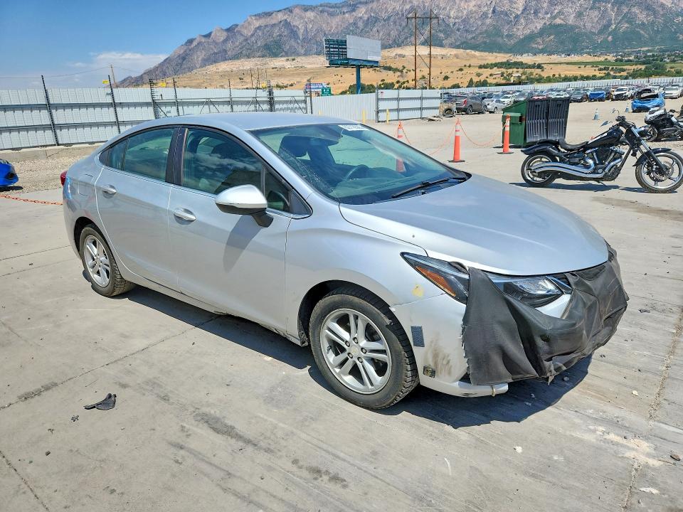 Продаж на аукціоні авто 2018 Chevrolet Cruze, vin: 1G1BE5SM5J7238886, номер лоту: 62718526