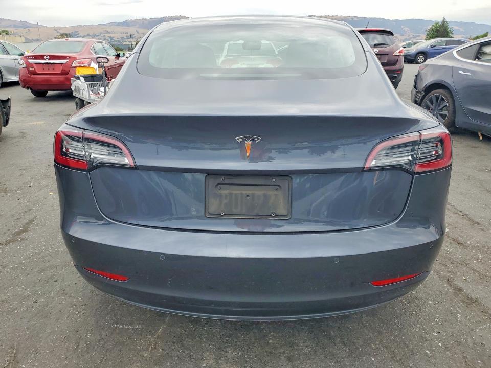 Продажа на аукционе авто 2022 Tesla Model 3, vin: 5YJ3E1EA3NF233675, номер лота: 61046436