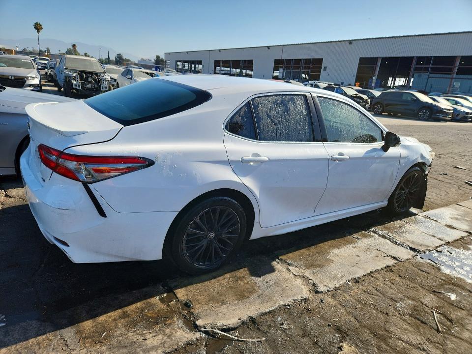 Продаж на аукціоні авто 2018 Toyota Camry, vin: 4T1B11HK6JU601095, номер лоту: 61132716