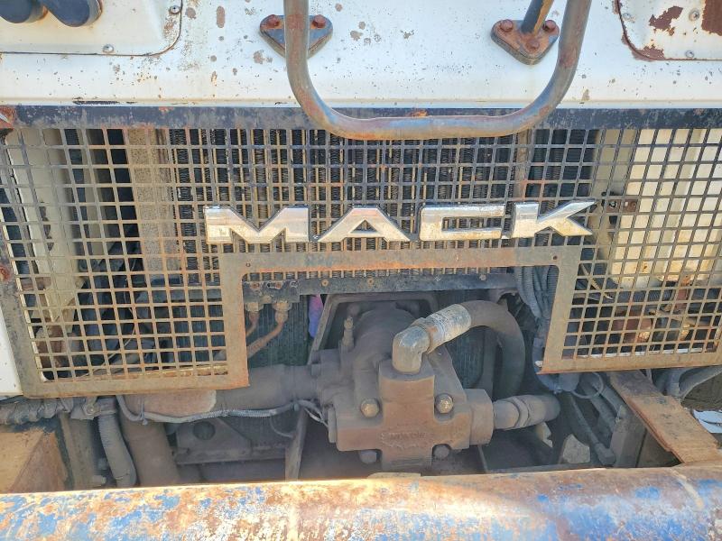 61314986 :رقم المزاد ، 1M2K195C53M021917 vin ، 2003 Mack 600 مزاد بيع