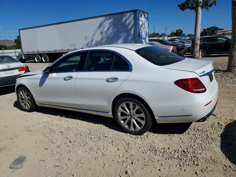 62067916 :رقم المزاد ، WDDZF4JB3JA342170 vin ، 2018 Mercedes-benz E مزاد بيع