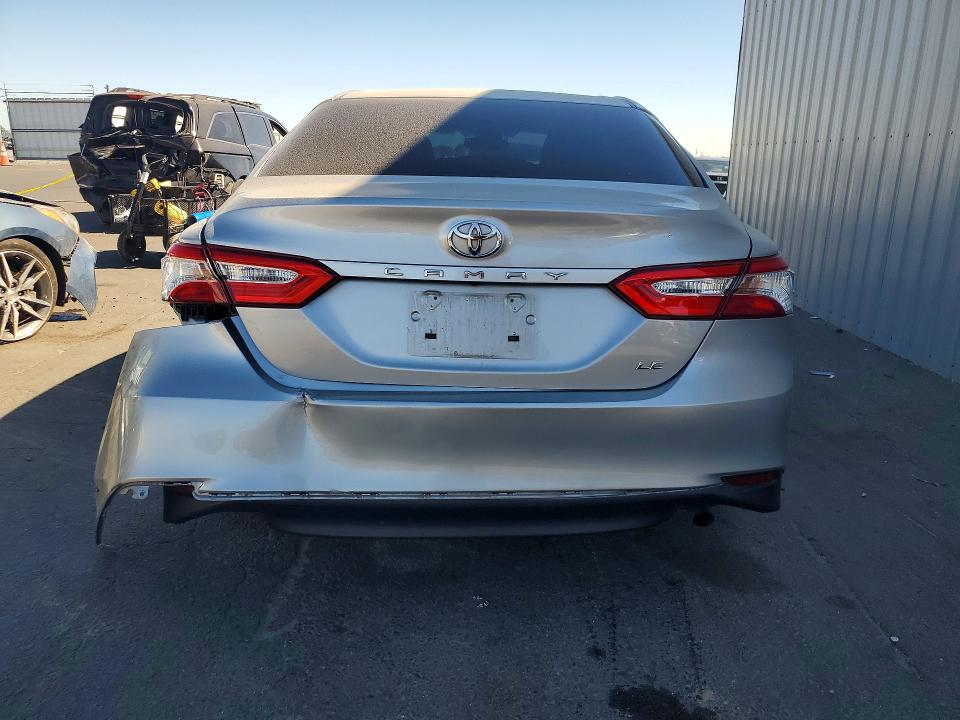 2018 Toyota Camry მანქანა იყიდება აუქციონზე, vin: 4T1B11HK6JU081982, აუქციონის ნომერი: 62713076