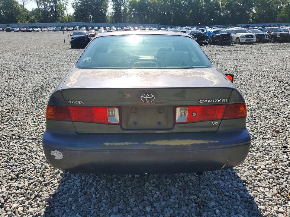 62422336 :رقم المزاد ، 4T1BF28K8YU934755 vin ، 2000 Toyota Camry مزاد بيع