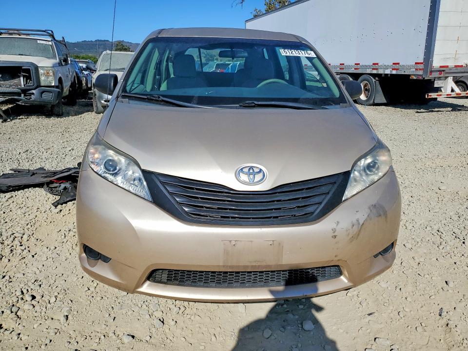 2014 Toyota Sienna მანქანა იყიდება აუქციონზე, vin: 5TDZK3DC5ES446608, აუქციონის ნომერი: 61213176