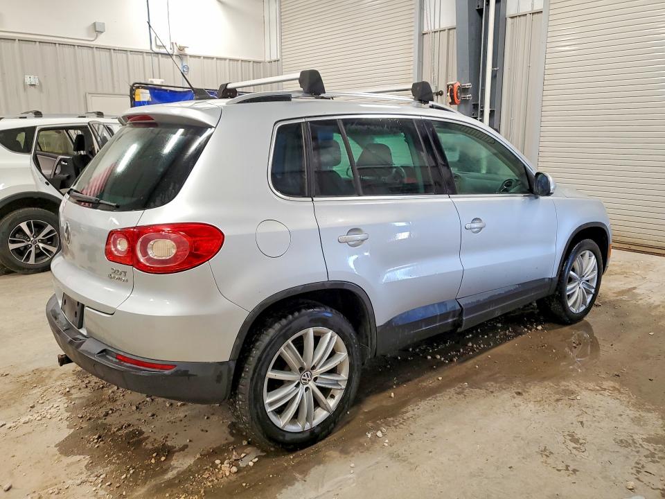 62791866 :رقم المزاد ، WVGBV7AX2BW539293 vin ، 2011 Volkswagen Tiguan مزاد بيع