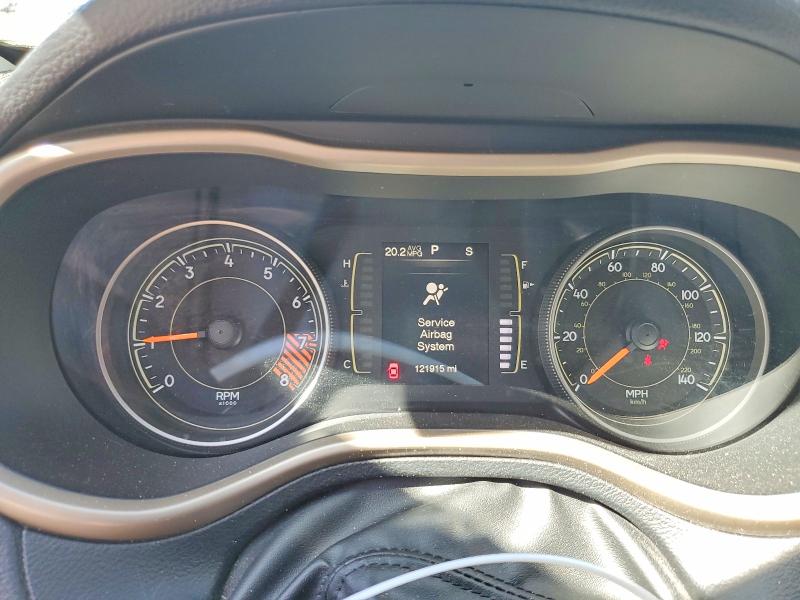 60137126 :رقم المزاد ، 1C4PJMCS7FW768399 vin ، 2015 Jeep Cherokee مزاد بيع