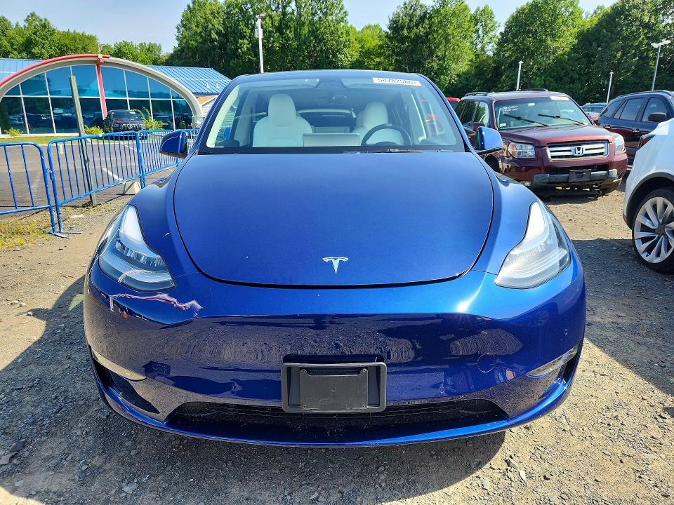58782586 :رقم المزاد ، 7SAYGDEEXNF418605 vin ، 2022 Tesla Model Y مزاد بيع