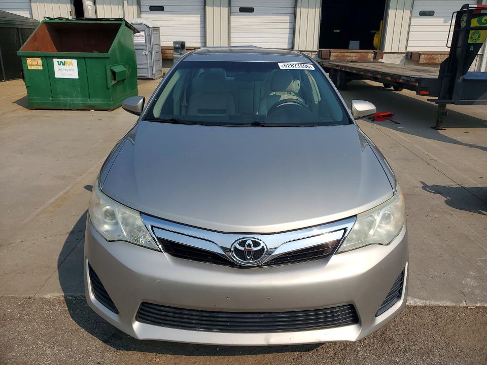 62823896 :رقم المزاد ، 4T1BF1FK6EU364456 vin ، 2014 Toyota Camry مزاد بيع