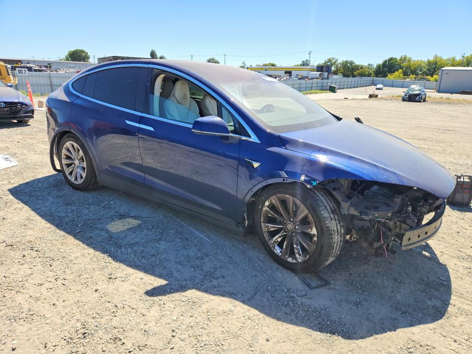 60068386 :رقم المزاد ، 5YJXCBE25HF068805 vin ، 2017 Tesla Model X مزاد بيع