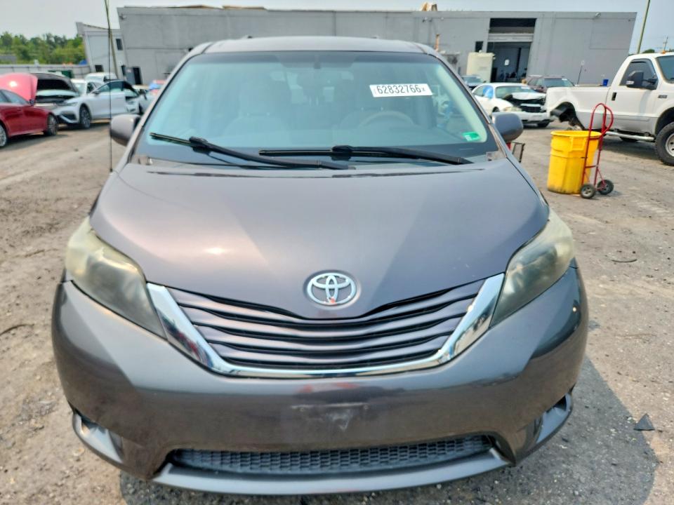 2011 Toyota Sienna მანქანა იყიდება აუქციონზე, vin: 5TDKK3DC0BS013887, აუქციონის ნომერი: 62832766