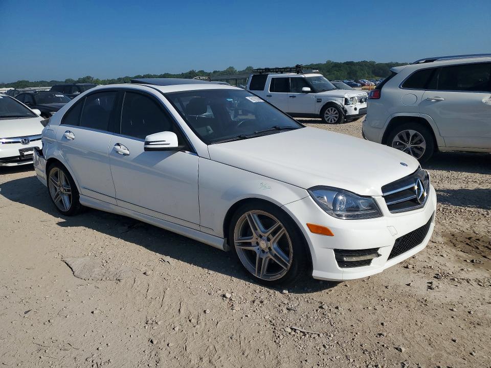 2014 Mercedes-benz C მანქანა იყიდება აუქციონზე, vin: WDDGF8AB4EG233038, აუქციონის ნომერი: 61192366