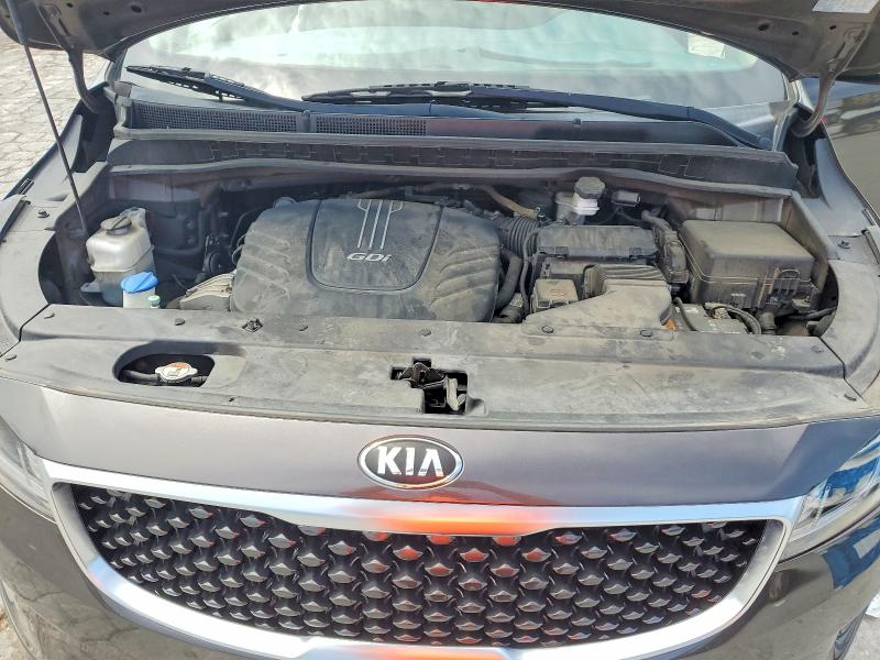 62275926 :رقم المزاد ، KNDMC5C16H6326470 vin ، 2017 Kia Sedona مزاد بيع