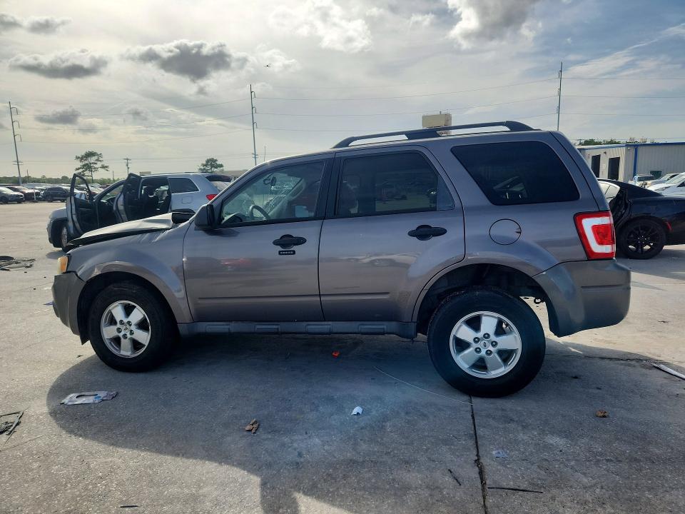 2010 Ford Escape მანქანა იყიდება აუქციონზე, vin: 1FMCU0DG2AKC42685, აუქციონის ნომერი: 60990216