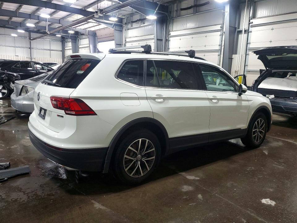 59611396 :رقم المزاد ، 3VV2B7AXXKM142851 vin ، 2019 Volkswagen Tiguan مزاد بيع