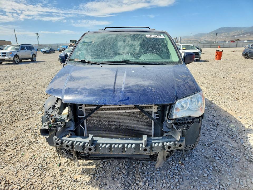 60754156 :رقم المزاد ، 2C4RC1BG6FR677437 vin ، 2015 Chrysler Town & Country مزاد بيع