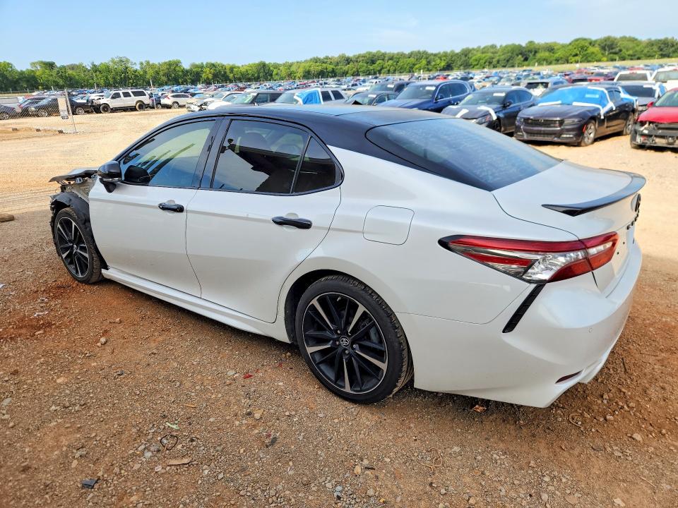 61606366 :رقم المزاد ، 4T1B61HK7JU128826 vin ، 2018 Toyota Camry مزاد بيع