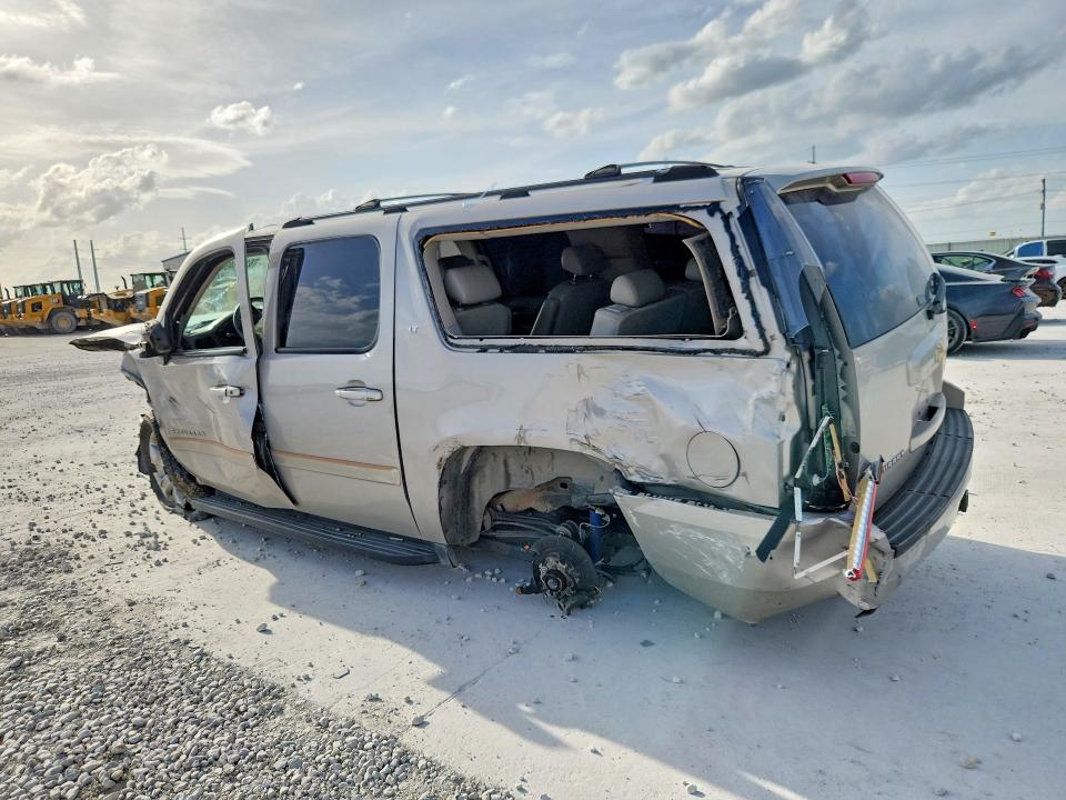 61431496 :رقم المزاد ، 1GNFC16007J237985 vin ، 2007 Chevrolet Suburban مزاد بيع