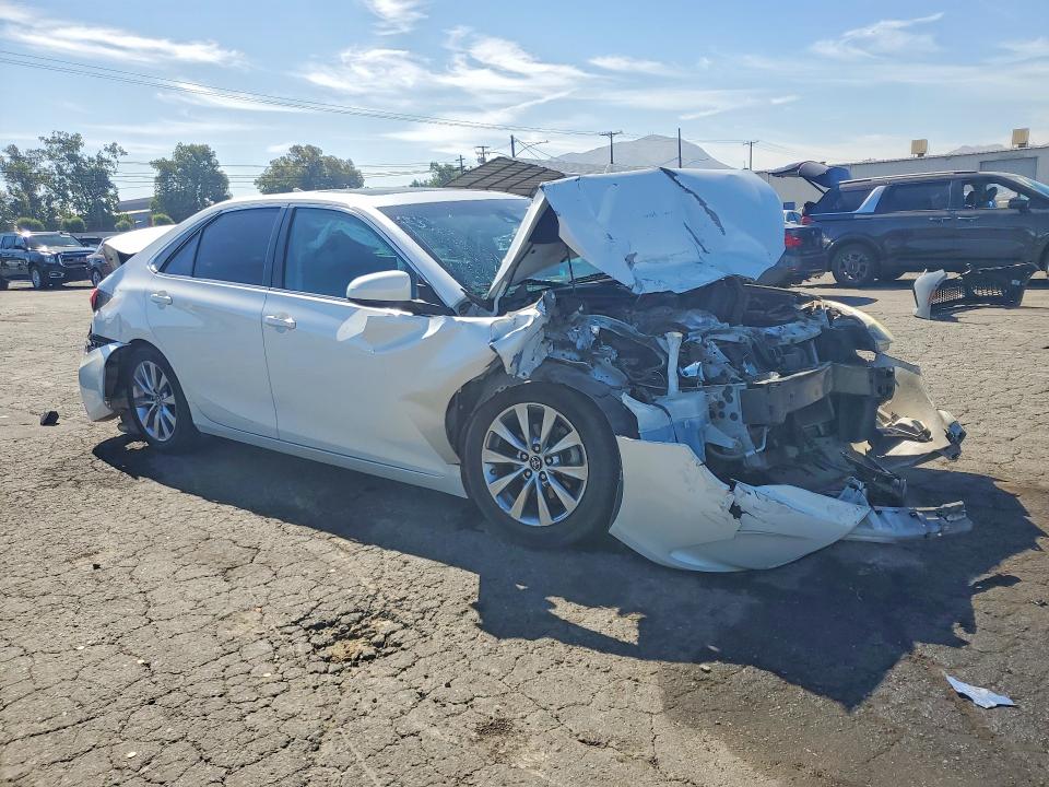 60796456 :رقم المزاد ، 4T1BF1FK0HU640764 vin ، 2017 Toyota Camry مزاد بيع