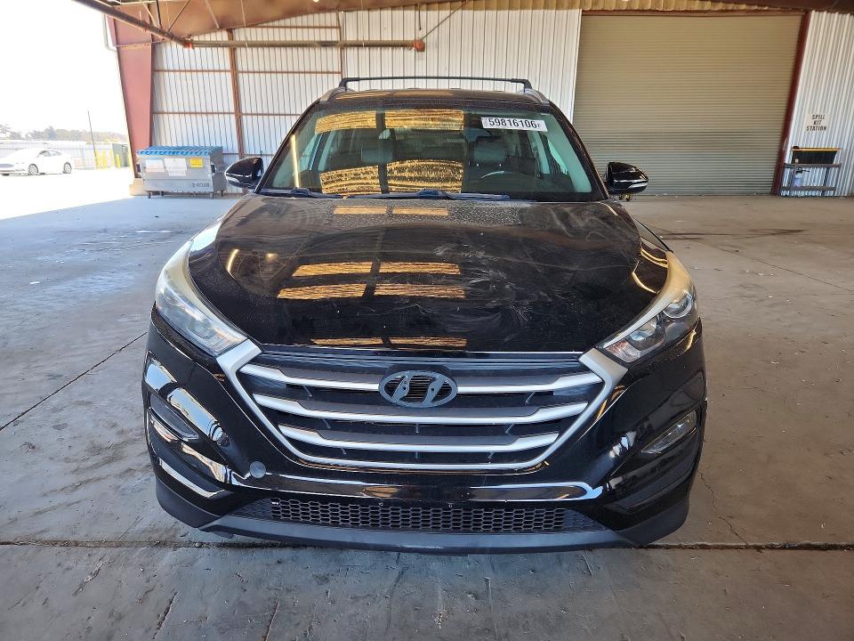 59816106 :رقم المزاد ، KM8J33A44HU493776 vin ، 2017 Hyundai Tucson مزاد بيع