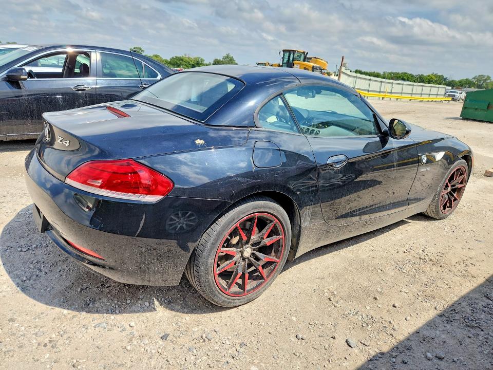 2011 Bmw Z4 მანქანა იყიდება აუქციონზე, vin: WBALM5C51BE379714, აუქციონის ნომერი: 62493676