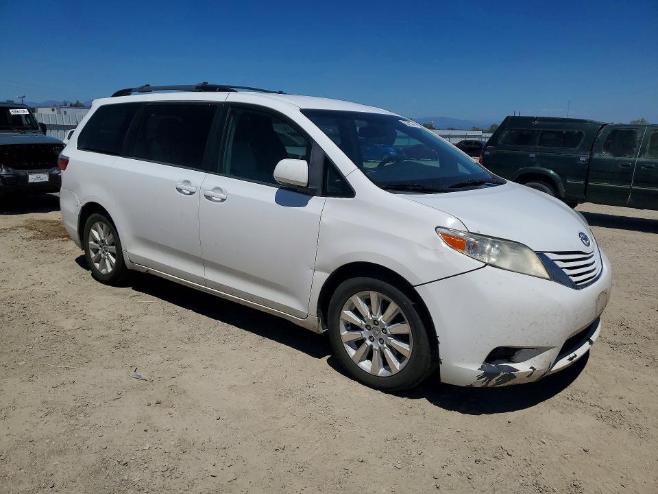 2015 Toyota Sienna მანქანა იყიდება აუქციონზე, vin: 5TDJK3DC7FS123174, აუქციონის ნომერი: 85613885