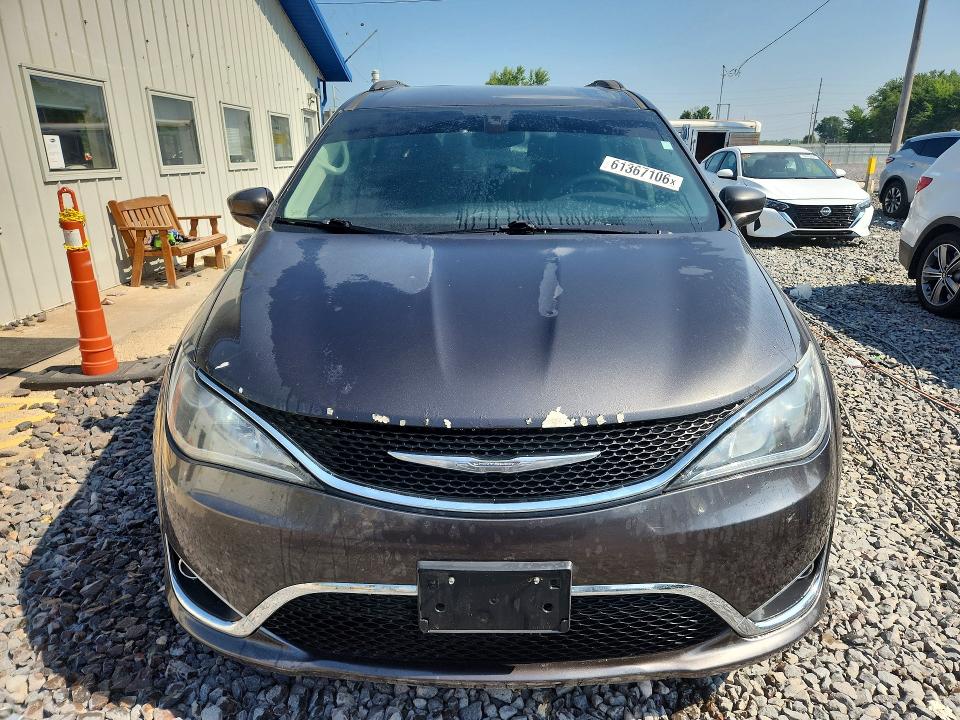 61367106 :رقم المزاد ، 2C4RC1BG5HR684527 vin ، 2017 Chrysler Pacifica مزاد بيع