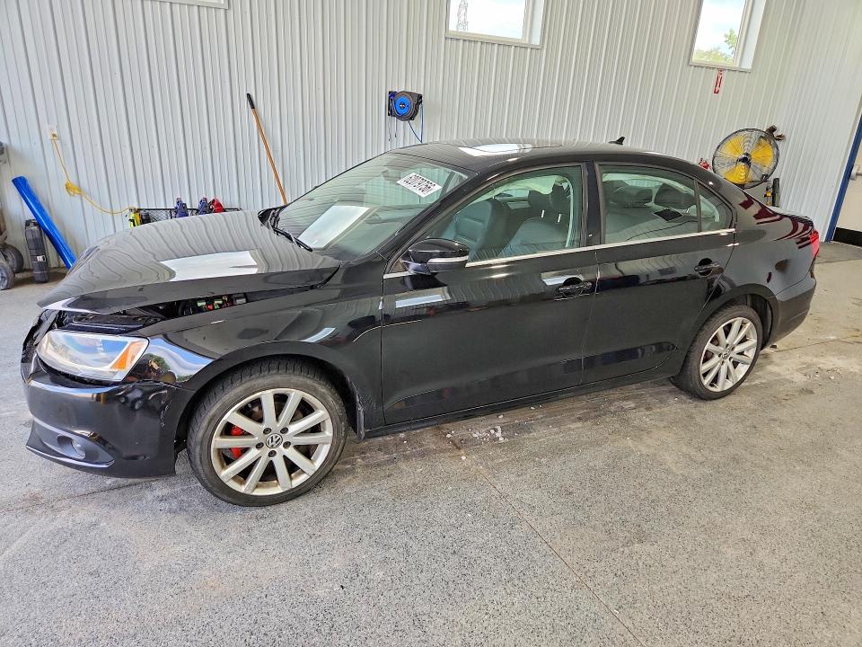 62079756 :رقم المزاد ، 3VWD17AJ3EM432890 vin ، 2014 Volkswagen Jetta مزاد بيع