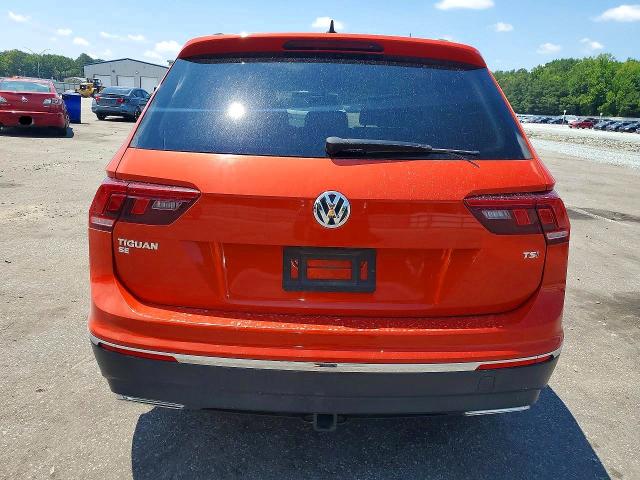 60142036 :رقم المزاد ، 3VV3B7AX9JM089093 vin ، 2018 Volkswagen Tiguan مزاد بيع